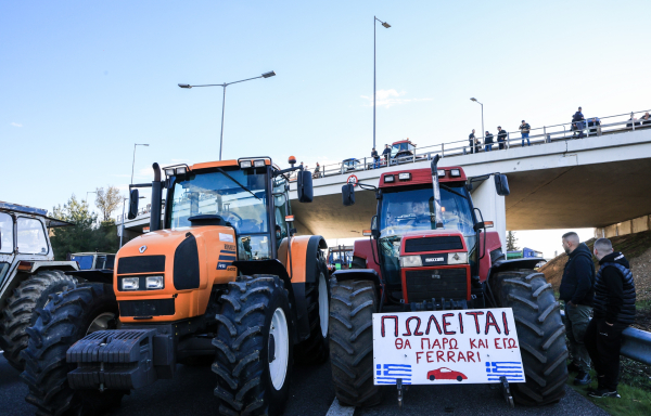 Μπλόκα αγροτών: «Σπάσαμε τον τσαμπουκά της κυβέρνησης» - Αύριο νέα συνέλευση