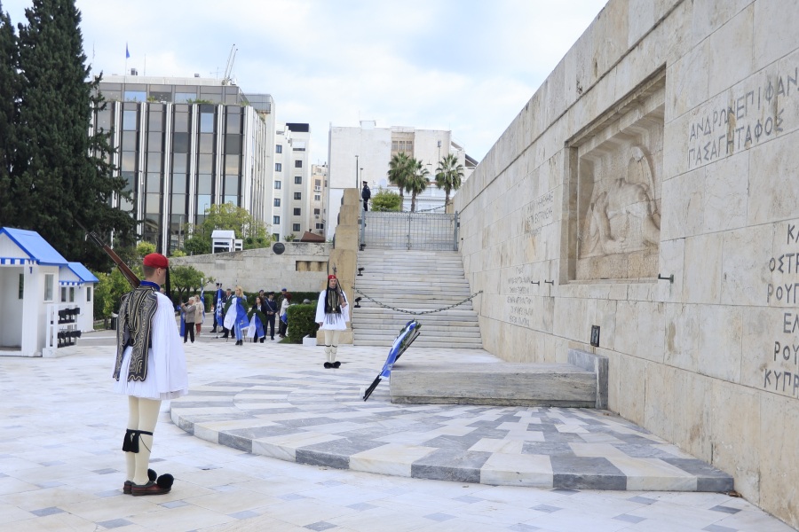 Μαρινάκης σε Δένδια για Άγνωστο Στρατιώτη: Η «καθαριότητα» είναι μέρος της «φροντίδας»