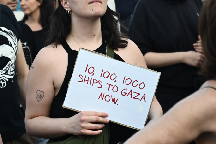 Αστυνομικός στην πορεία για τo Madleen: «Έπρεπε το Ισραήλ να το βουλιάξει το μπ@@δελο»