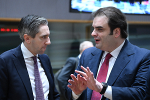 Τηλεφωνική επικοινωνία Τσίπρα - Πιερρακάκη