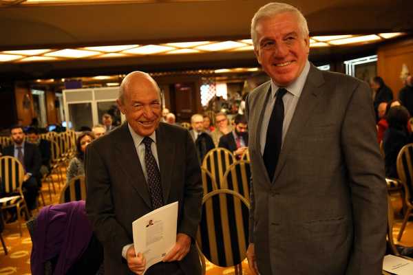 Κυβέρνηση: Γιατί δεν παραγράφονται τα αδικήματα Παπαντωνίου