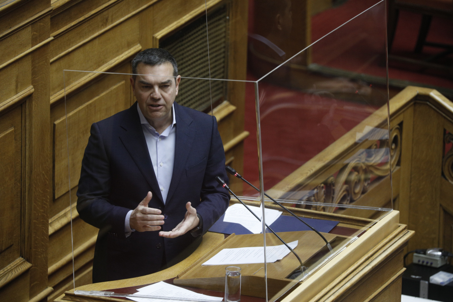 Τσίπρας προς Μητσοτάκη στη Βουλή: «Αν απαντήσετε γιατί παρακολουθούσατε τους πάντες θα επιστρέψουμε στις ψηφοφορίες»