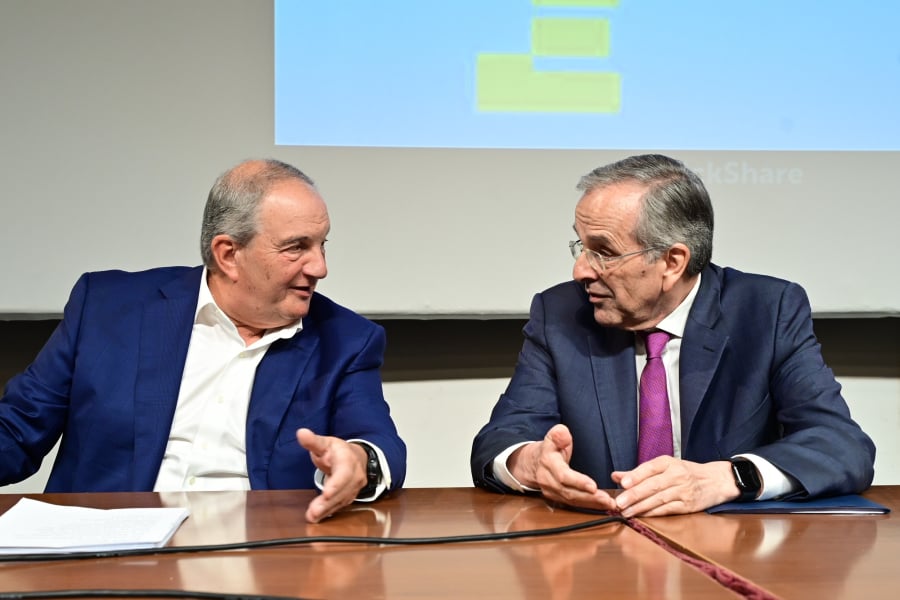 «Κατά ριπάς» Καραμανλής - Σαμαράς σε Μητσοτάκη για τα εθνικά παρουσία γαλάζιων βουλευτών