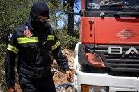 Φωτιά τώρα στην Εύβοια: Ξέσπασε σε αυλή ενός σπιτιού στο χωριό Αργυρό στην Κύμη