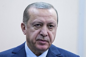 Ο Ερντογάν καταφέρεται εναντίον του «μανιφέστου των 300» για τον αντισημιτισμό στη Γαλλία