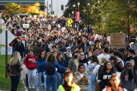 Ομαδικός βιασμός στο πανεπιστήμιο Cornell: Μαζική πορεία φοιτητών - «Δικαιοσύνη για την Τζέιν Ντο»