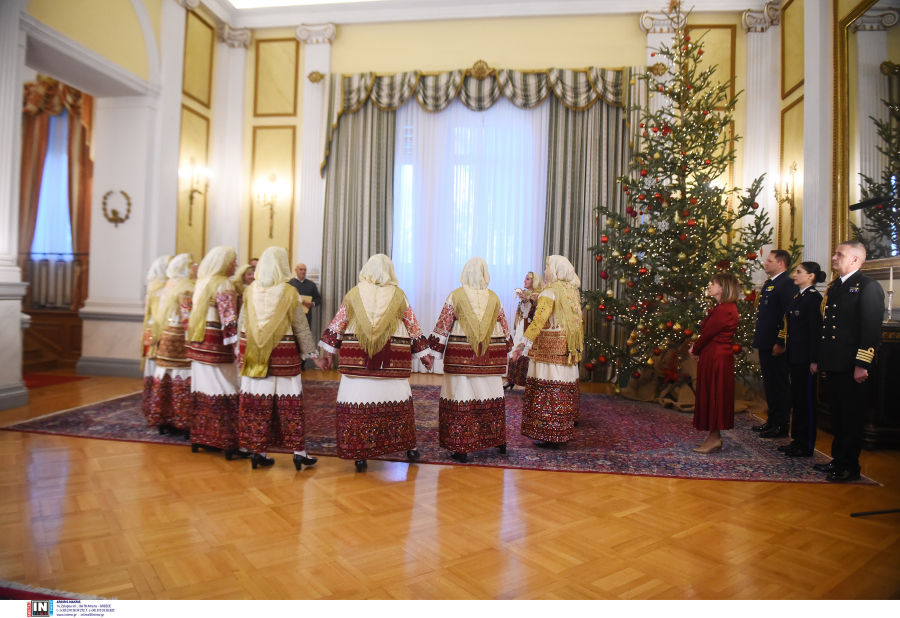 Τα πρωτοχρονιάτικα κάλαντα άκουσαν οι πολιτικοί αρχηγοί