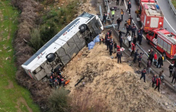 Τραγωδία στην Τουρκία: 8 νεκροί σε τροχαίο με λεωφορείο - «Είχε ομίχλη και έτρεχε» (εικόνες)
