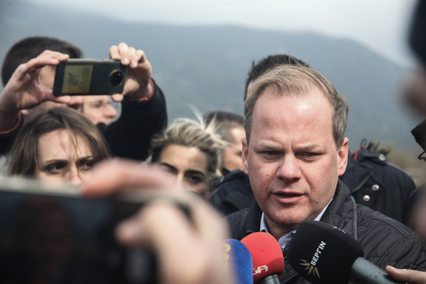 Παραιτήθηκε ο υπουργός Μεταφορών Κώστας Καραμανλής, ανέλαβε την ευθύνη για την τραγωδία στα Τέμπη