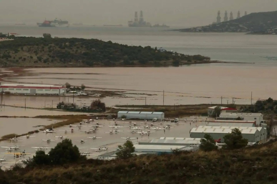 Κακοκαιρία Byron: Νέο «σφυροκόπημα» σε Μακεδονία, Θεσσαλία, Αιγαίο - «Βούλιαξε» η χώρα (εικόνες και βίντεο)