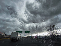 Χάος στους δρόμους της Αττικής λόγω καταιγίδας: Σοβαρό πρόβλημα και στην Αττική Οδό