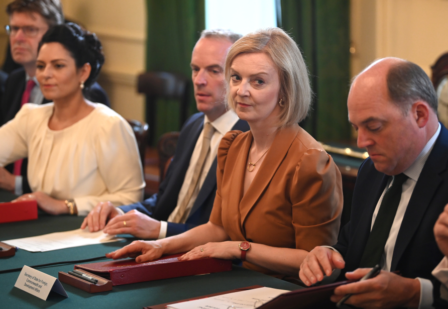 Όταν η υποψήφια πρωθυπουργός της Βρετανίας μπέρδευε τον Δένδια με τον Βέρτη (εικόνα)