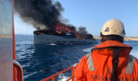 Γιοτ Ιταλού κροίσου έγινε «παρανάλωμα» στα ανοιχτά της Ισπανίας (Εικόνες & Βίντεο)