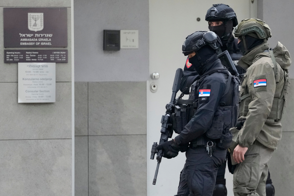 Σερβία: Νεκρός ανήλικος μετά από επίθεση με μαχαίρι έξω από την ισραηλινή πρεσβεία στο Βελιγράδι