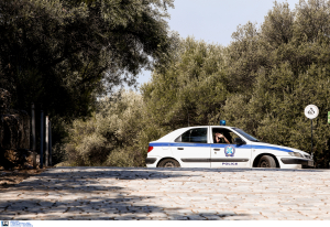 Ανήλικη έκλεψε χρυσή αλυσίδα από ηλικιωμένη και χτύπησε τον σύζυγό της