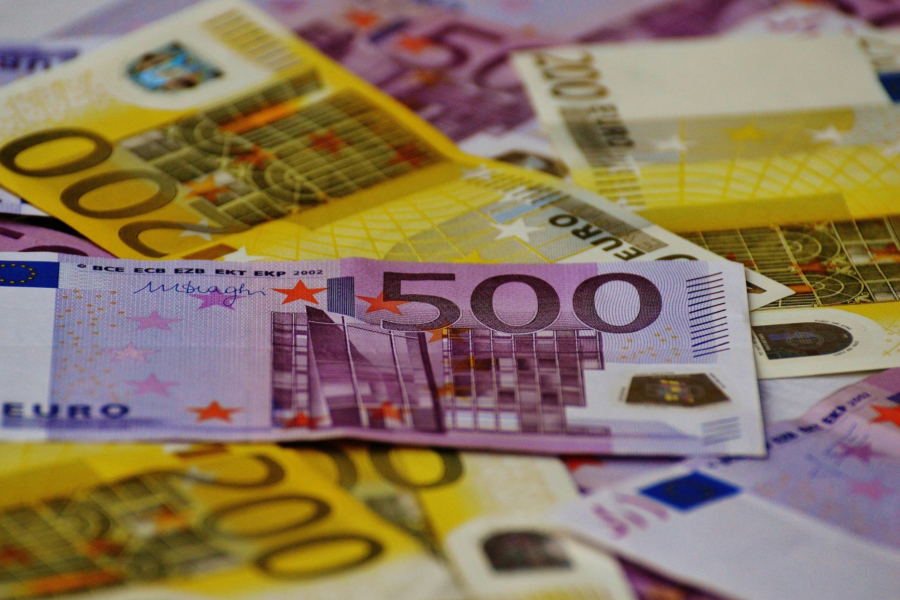 Νόμιμα «παραθυράκια» για offshore συγγενών πολιτικών – Το παρασκήνιο της τροπολογίας για το Πόθεν Έσχες