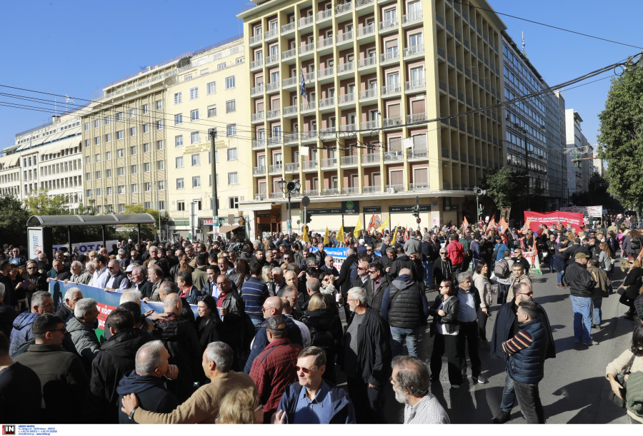Απεργία σήμερα: Σε εξέλιξη οι συγκεντρώσεις, απροσπέλαστο το κέντρο της Αθήνας