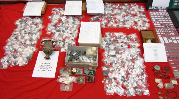 Λογιστής είχε μετατρέψει το σπίτι του σε... μουσείο με αρχαία (pics)