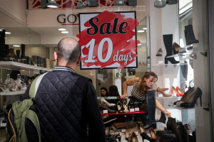 Ωράριο καταστημάτων σήμερα: Τι ώρα κλείνουν καταστήματα και σούπερ μάρκετ