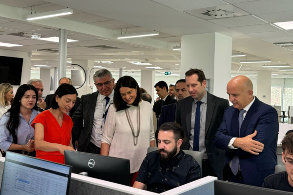 Στους χώρους ψηφιοποίησης της ασφαλιστικής ιστορίας πολιτών για τον e-ΕΦΚΑ η Κεραμέως