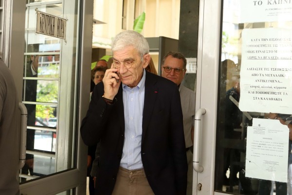 Μπουτάρης στο Δημοτικό Συμβούλιο: "Τρόμαξα, είπα θεέ μου πώς θα σηκωθώ!"