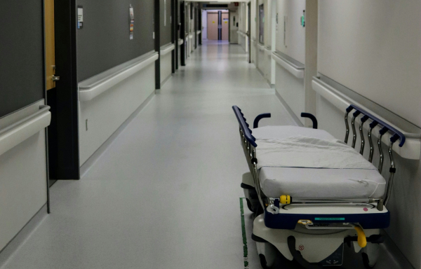 «Καμπανάκι» ΕΟΔΥ για τη γρίπη: Υπερδιπλασιάστηκαν οι εισαγωγές στα νοσοκομεία