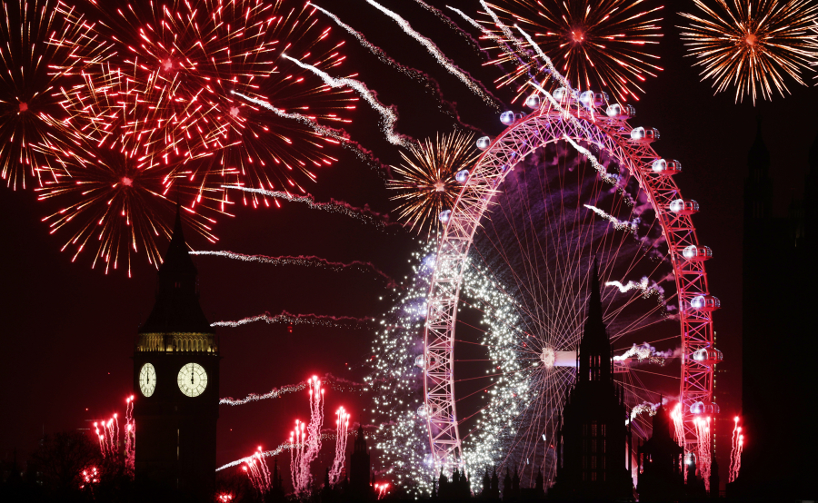 Πρωτοχρονιά 2025: Πώς υποδέχτηκε ο πλανήτης το νέο έτος - Με χαρά, ελπίδα αλλά και με διαδηλώσεις και black out