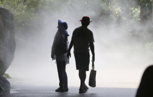 Το Τόκιο ενθαρρύνει τις βερμούδες στο γραφείο για να μειώσει το κόστος ενέργειας