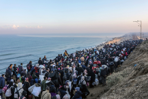 «Επιτέλους»: Χιλιάδες Παλαιστίνιοι επιστρέφουν στα σπίτια τους στη βόρεια Γάζα (Φωτογραφίες, βίντεο)