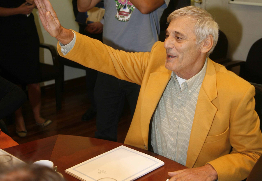 Ο Δημοσθένης Βεργής ψάχνει τον μοναδικό ψηφοφόρο του - «Εγώ ψήφισα Μητσοτάκη - Καμπουράκη, δεν με κάλεσες»