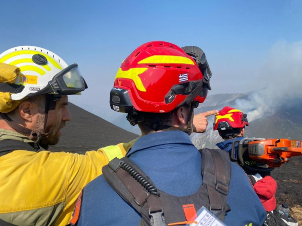 Έλληνες δασοκομάντος επιχειρούν στις μεγάλες πυρκαγιές της Ισπανίας (φωτογραφίες)
