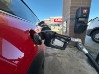 «Αν αυξηθούν, ας αυξηθούν», λέει ο Tραμπ για τις τιμές της βενζίνης