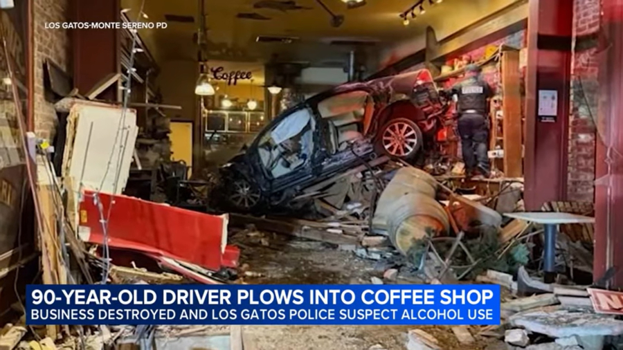 90χρονος οδηγός «βούτηξε» με ιλιγγιώδη ταχύτητα σε καφετέρια: Το σοκαριστικό βίντεο