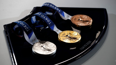 Ολυμπιακοί Αγώνες: Θα κρεμάνε οι αθλητές τα μετάλλια στο στήθος τους χωρίς αγκαλιές και χειραψίες