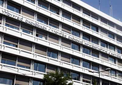 Διαρκές σκάνδαλο με το «πάγωμα» σημαντικών διατάξεων για την καταπολέμηση της φοροδιαφυγής