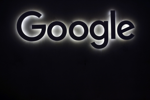 Στην αντεπίθεση η Κομισιόν: Μοιράζει πρόστιμα στη Google παρά τις απειλές Τραμπ