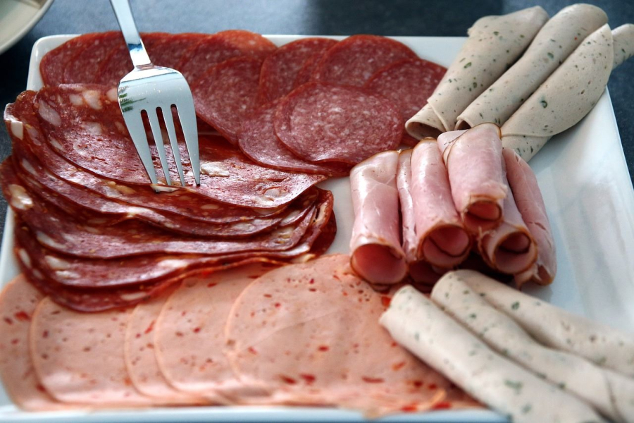 Κίνδυνος... θάνατος τα επεξεργασμένα κρέατα - Ποιες ουσίες τους βλάπτουν την καρδιά