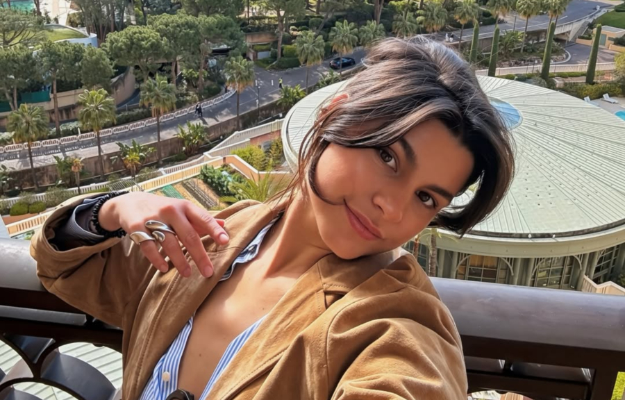 Ατύχημα για τη Δανάη Παππά: Εμφανίστηκε με πατερίτσες (εικόνες)