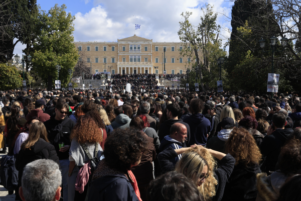 20.000 διαδηλωτές είδε η ΕΡΤ στο Σύνταγμα!