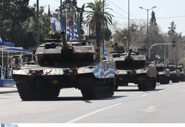 25η Μαρτίου: Μεγαλειώδης η στρατιωτική παρέλαση στο Σύνταγμα, εντυπωσίασαν οι Ένοπλες Δυνάμεις και τα εναέρια μέσα (βίντεο - εικόνες)