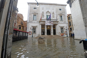 Πνίγηκε η Βενετία - Πλημμύρισε η βασιλική του Αγίου Μάρκου (pics)