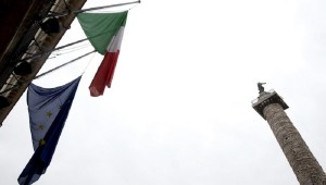 Ιταλός κεντρικός τραπεζίτης: Η αποχώρηση από την ευρωζώνη δεν θα λύσει τα προβλήματα της χώρας