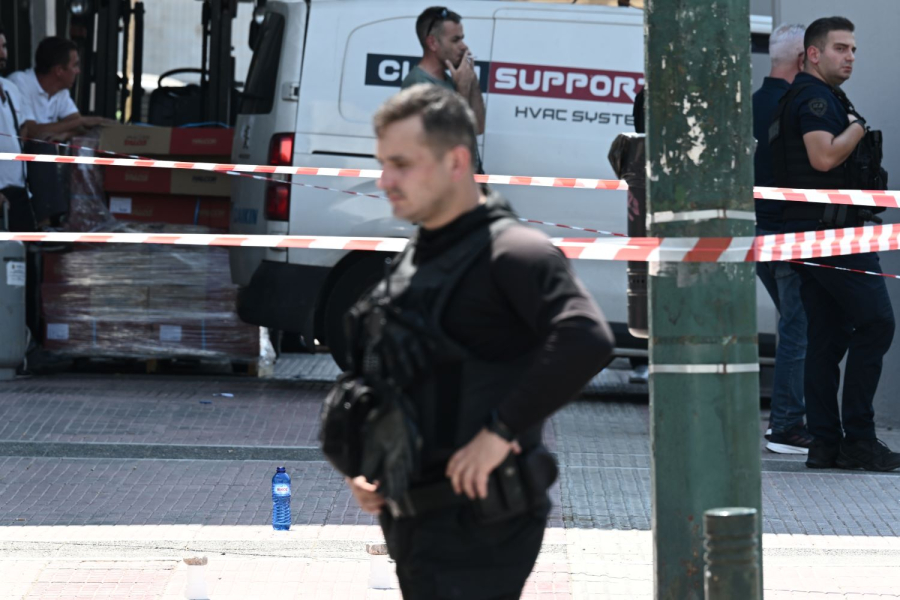 Κυψέλη: Θρασύτατος διαρρήκτης «μπούκαρε» με σφυρί σε τρία μαγαζιά και τα λήστεψε