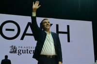 ΠΑΣΟΚ: Ο Τσίπρας παίζει το παιχνίδι του Μητσοτάκη, επιστρέφει αγκαλιά με τα συμφέροντα