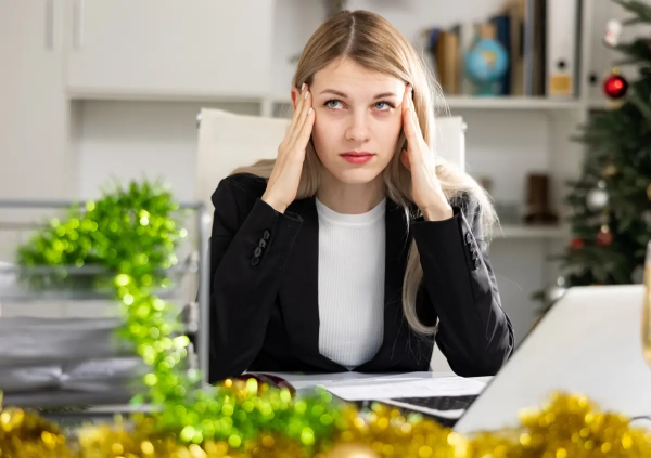 Πώς να επιστρέψεις στη δουλειά μετά τις γιορτές χωρίς να σε πάρει από κάτω