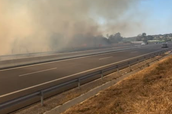 Φωτιά στην Ηλεία: Τεράστιο μέτωπο στο Τραγανό - Έκλεισε η εθνική οδός Πύργου - Πατρών