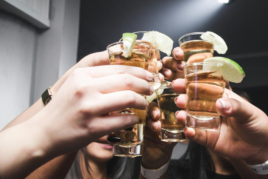 Θεσσαλονίκη: Στο νοσοκομείο δύο 16χρονες για υπερκατανάλωση αλκοόλ