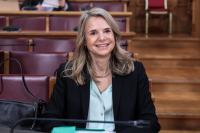 Επίκαιρη ερώτηση της Μ. Αποστολάκη για τα ασφάλιστρα υγείας