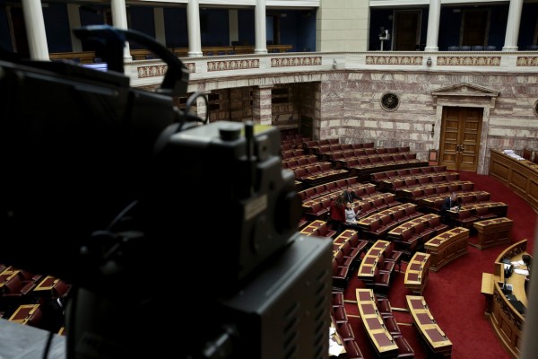 Βουλή live: Ψηφίζονται οι τροπολογίες με τα προαπαιτούμενα