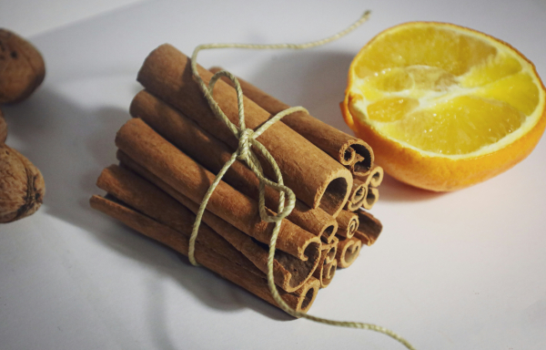 Βράστε φλούδες λεμονιού με τζίντζερ στο σπίτι: Γιατί το συνιστούν